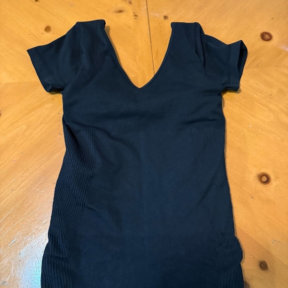 NEW Halara Seamless V-Neck Short Sleeve Built in Shapewear with Shorts Black XL - Picture 10 of 15